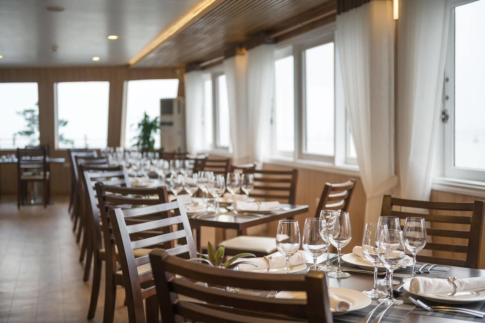 La Vela Premium Cruise - Managed By Paradise Cruises Ха Лонг Екстериор снимка