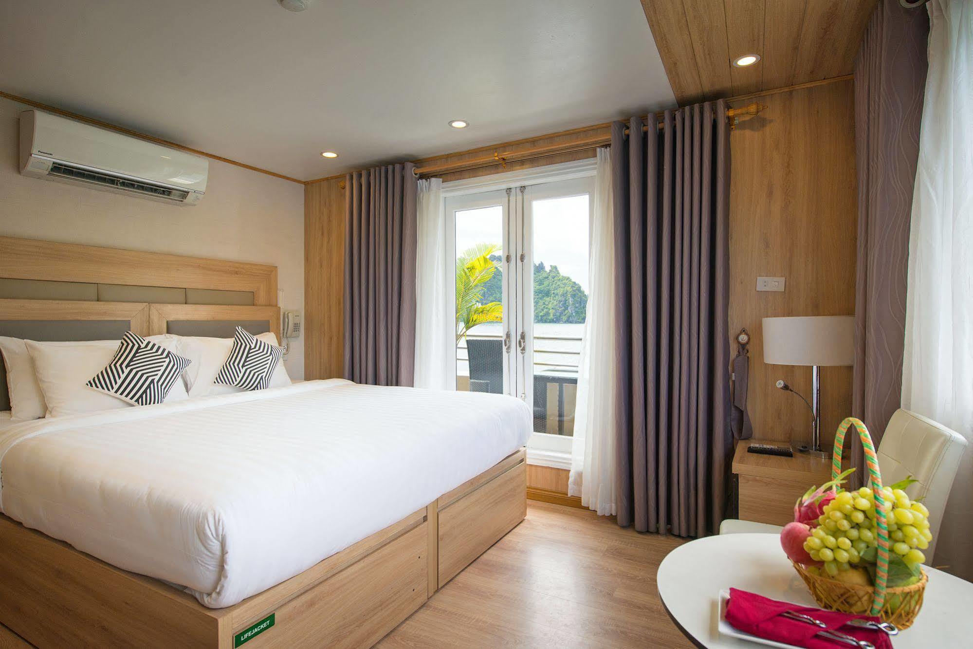 La Vela Premium Cruise - Managed By Paradise Cruises Ха Лонг Екстериор снимка