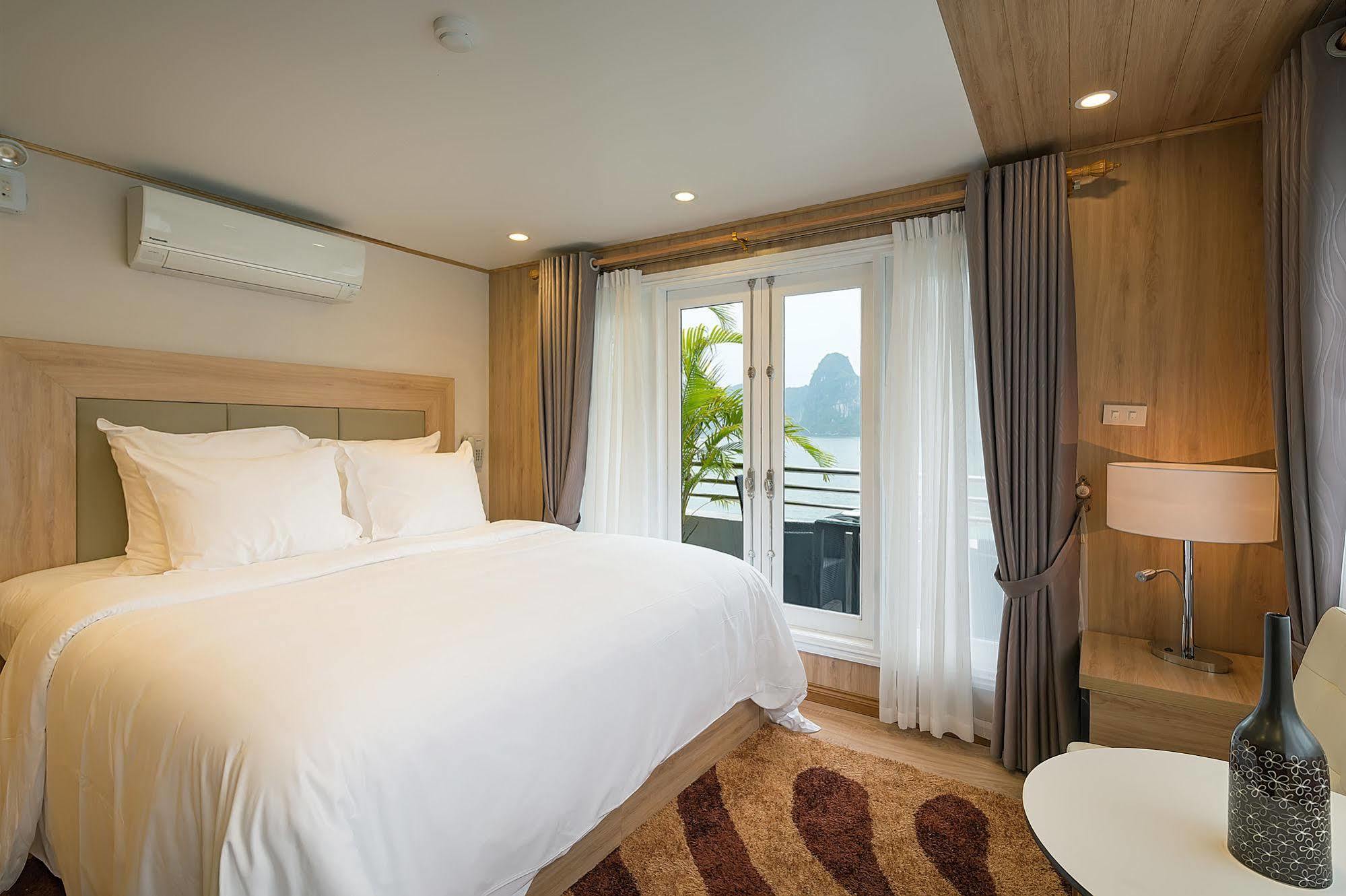 La Vela Premium Cruise - Managed By Paradise Cruises Ха Лонг Екстериор снимка